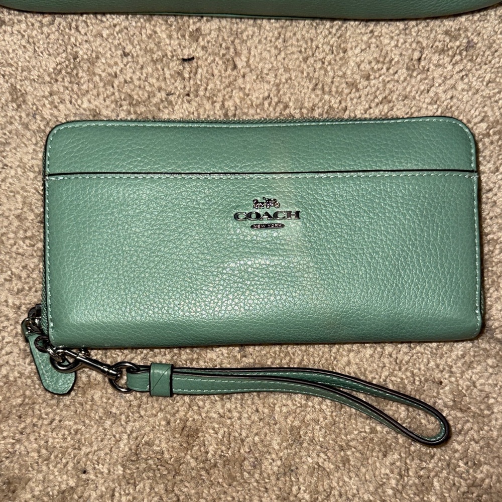 Coach Mint Green Leather Wristlet
Matching Bag in my closet Bundle for Deals! - Picture 8 of 8